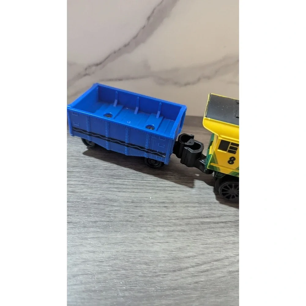 Lionel Crayola Imagination Express Train Set Engine Cargo Car Toy  2 track parts